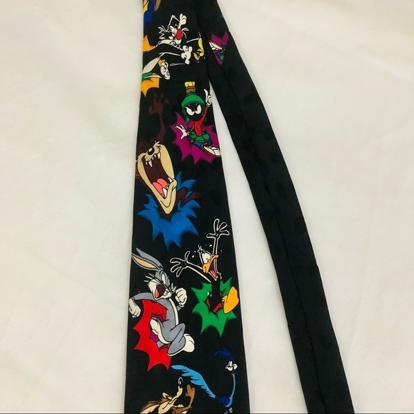 Authentic vintage Looney Tunes bugs bunny and gang black silk tie, 57” long - Picture 3 of 4